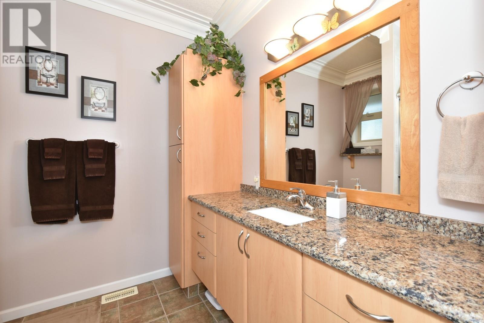 Photo 6 of 2597 Grandview Place, Blind Bay BC