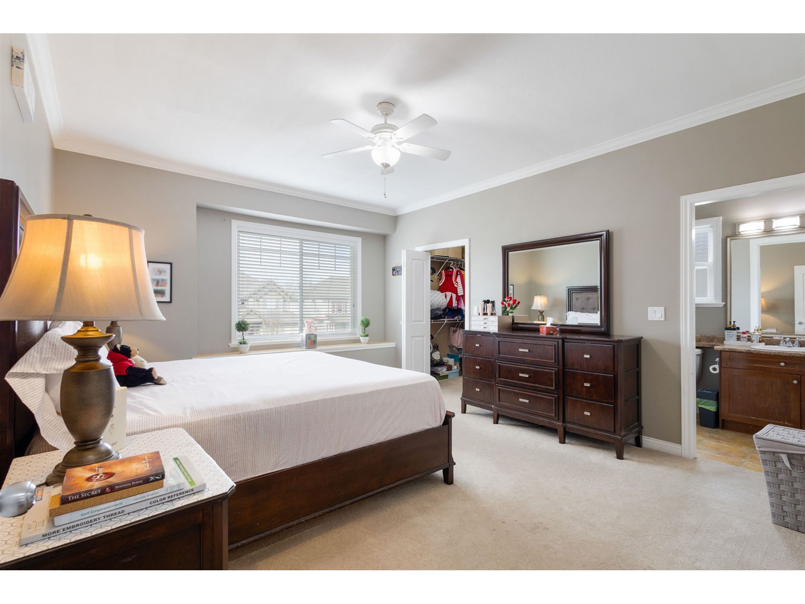Photo 12 of 27016 35 Avenue, Langley BC
