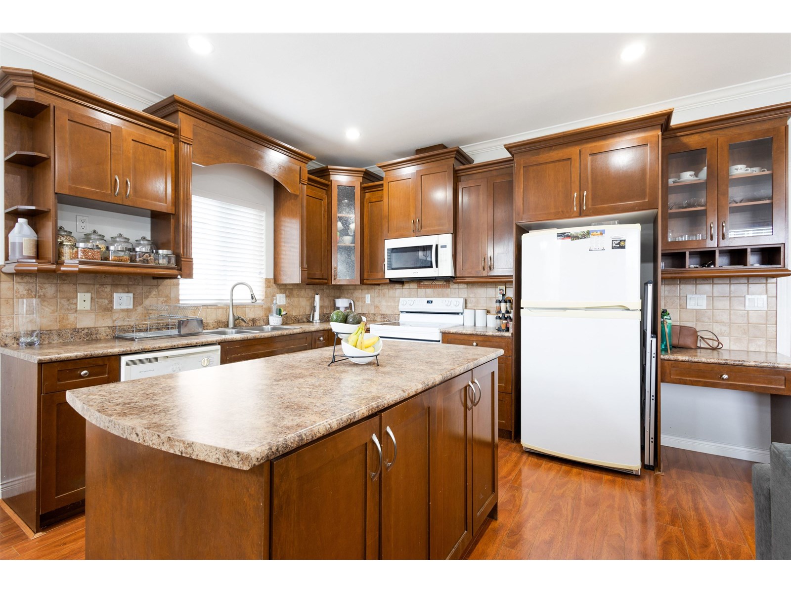 Photo 8 of 27016 35 Avenue, Langley BC