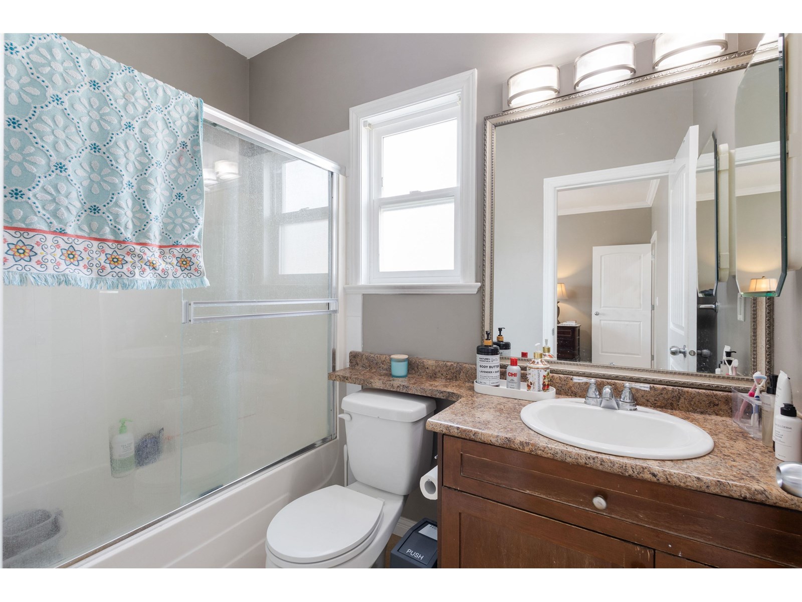 Photo 14 of 27016 35 Avenue, Langley BC