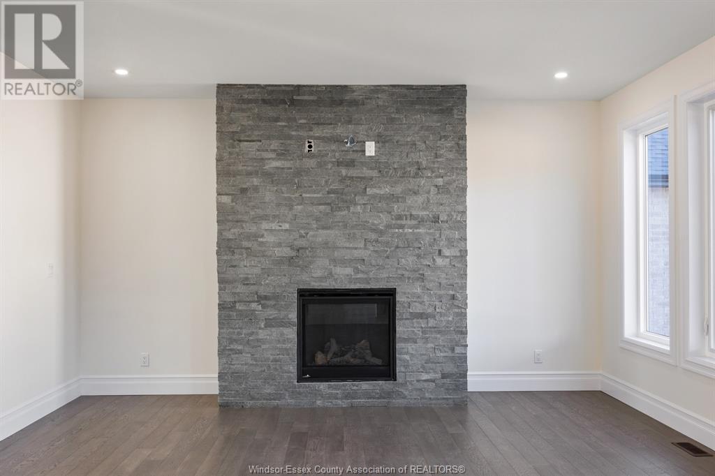 Photo 6 of 103 Bay Street, Lakeshore ON