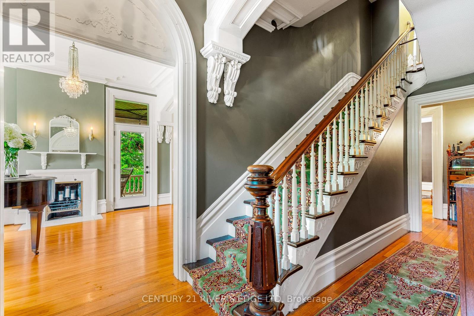 Photo 5 of 20 Sherwood Street, Brockville ON