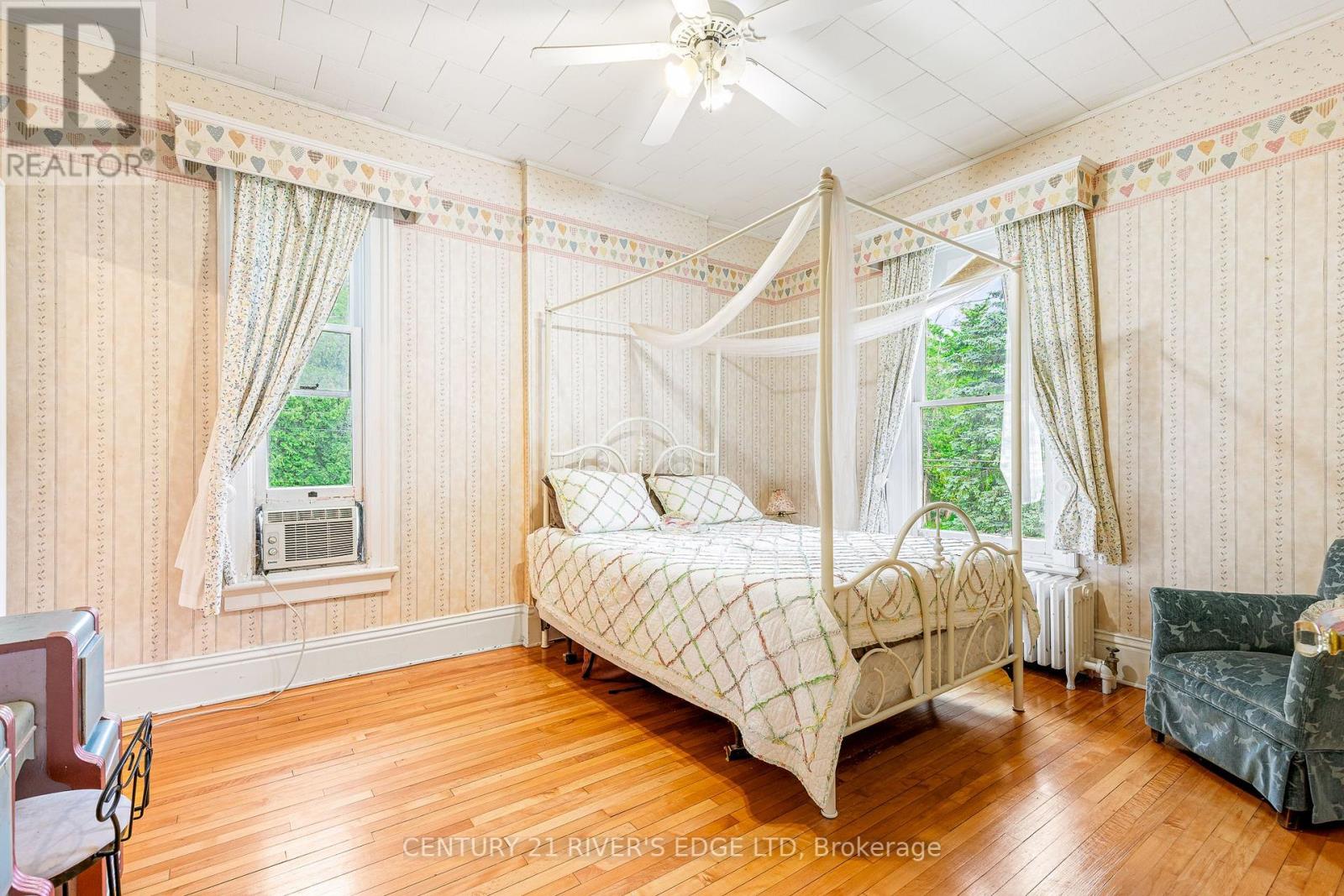 Photo 16 of 20 Sherwood Street, Brockville ON