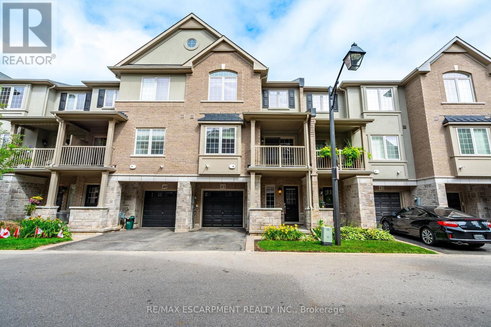 Photo 4 of 41 2086 Ghent Avenue, Burlington ON