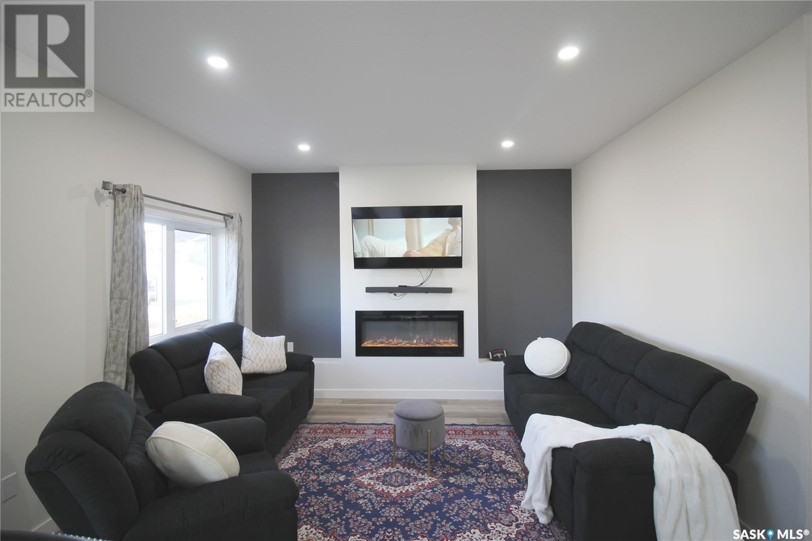 Photo 2 of 3005 Dumont Way, Regina SK