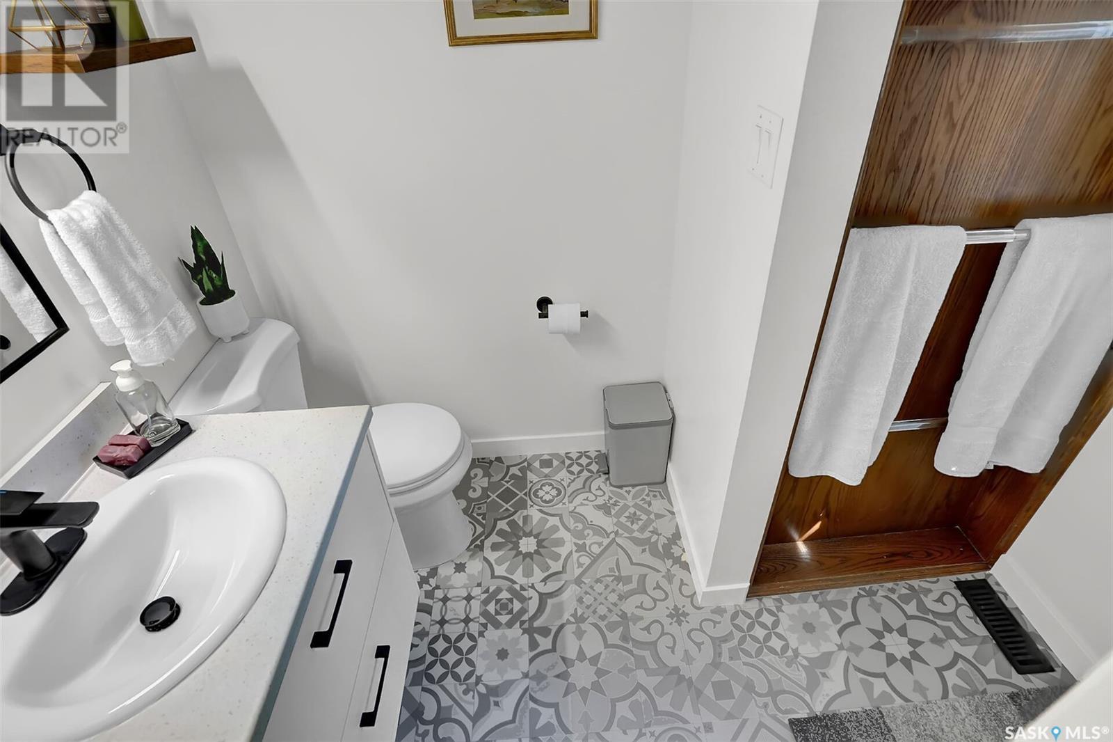 Single Family House Bungalow for Sale in  Argyle STREET Regina 