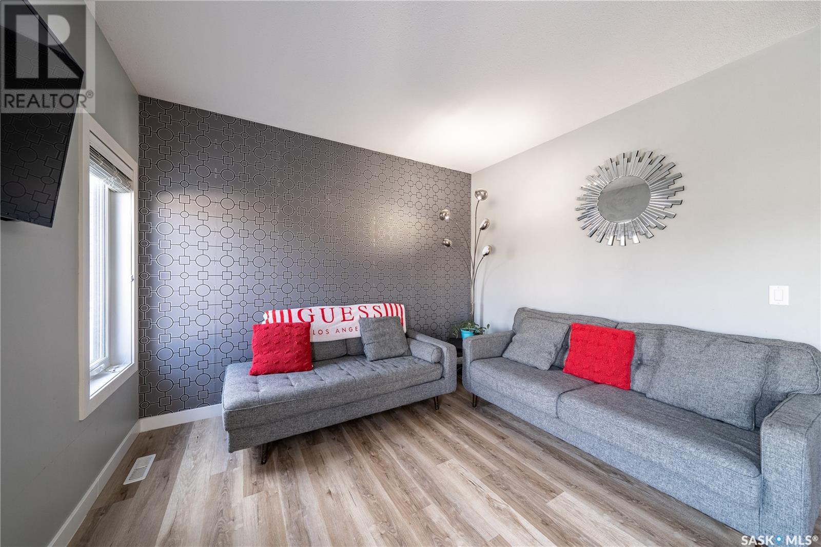Photo 11 of 5427 Universal Crescent, Regina SK
