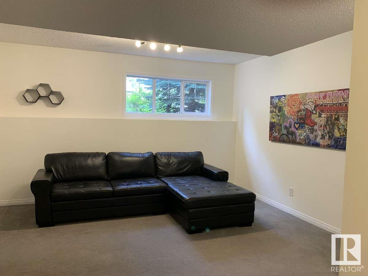 Photo 21 of 33 4821 Terwillegar Cm Nw, Edmonton AB
