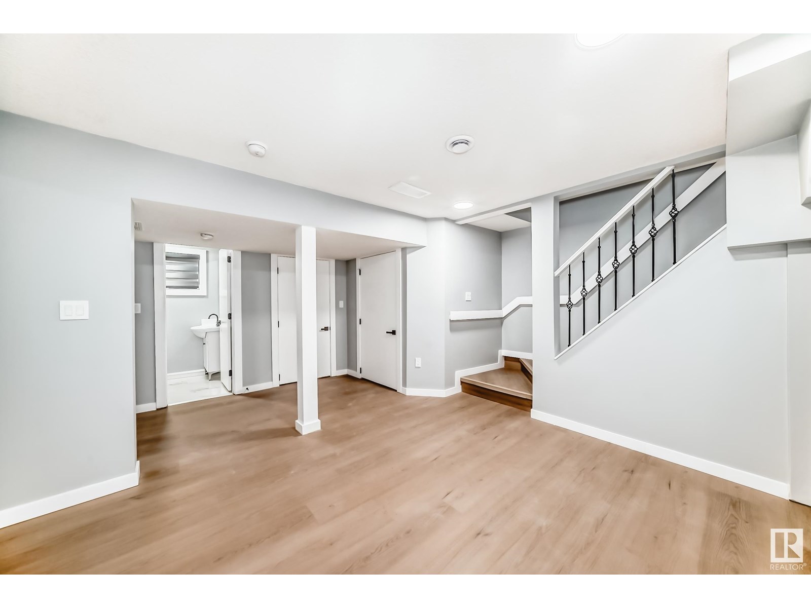 Photo 14 of 12027 69 St Nw, Edmonton AB