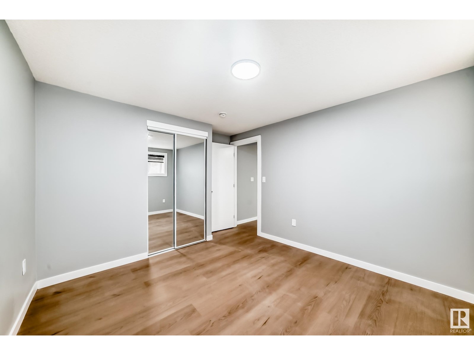 Photo 15 of 12027 69 St Nw, Edmonton AB