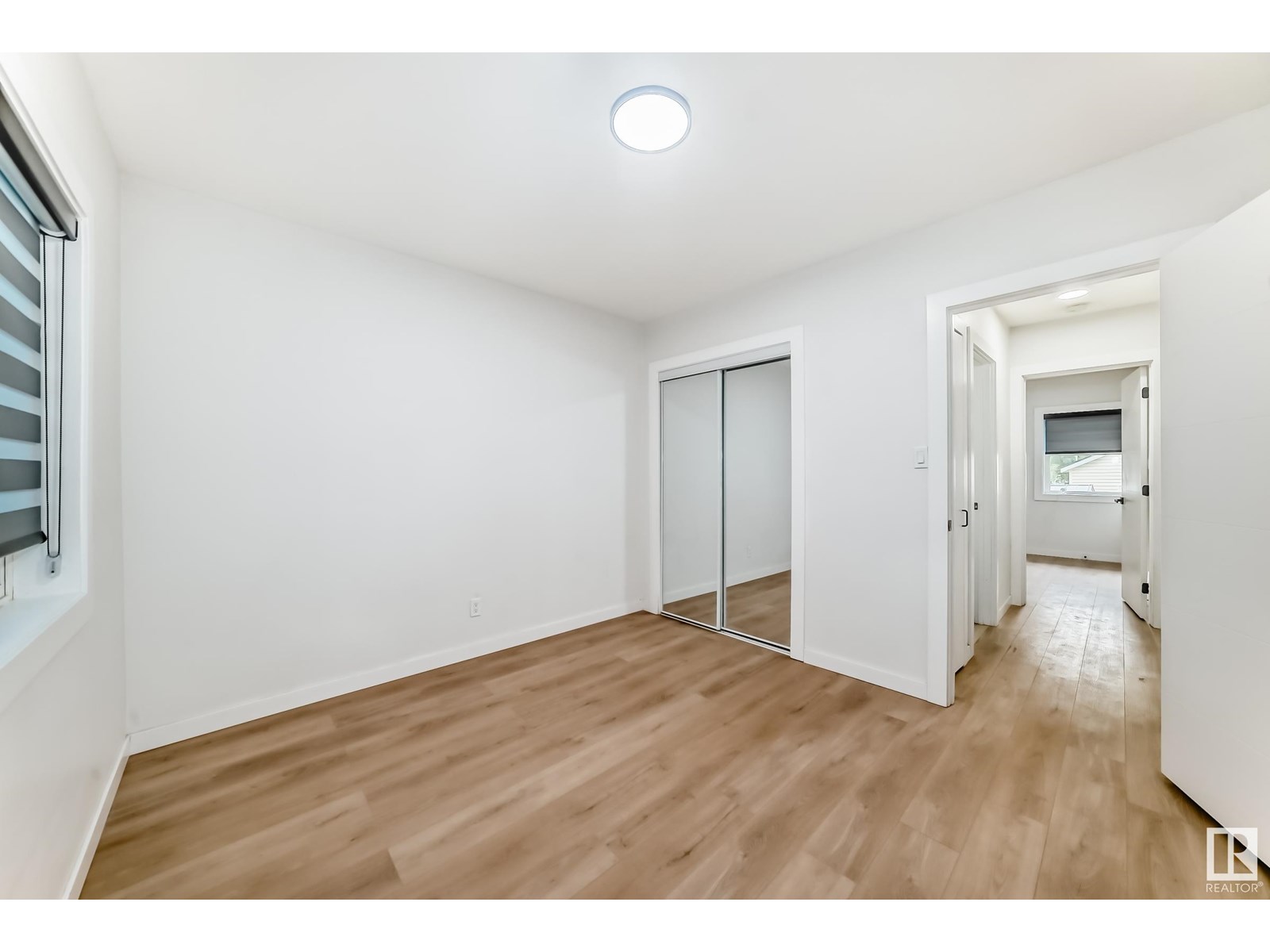 Photo 3 of 12027 69 St Nw, Edmonton AB