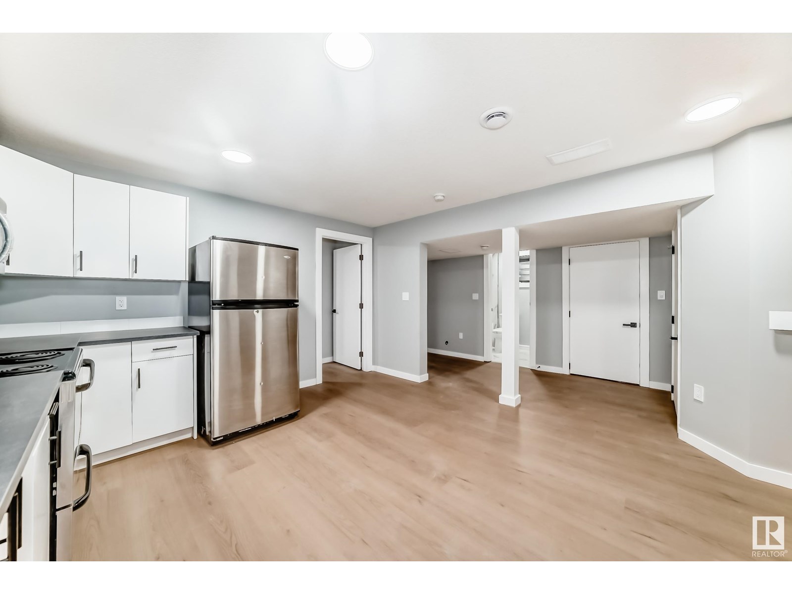 Photo 23 of 12027 69 St Nw, Edmonton AB
