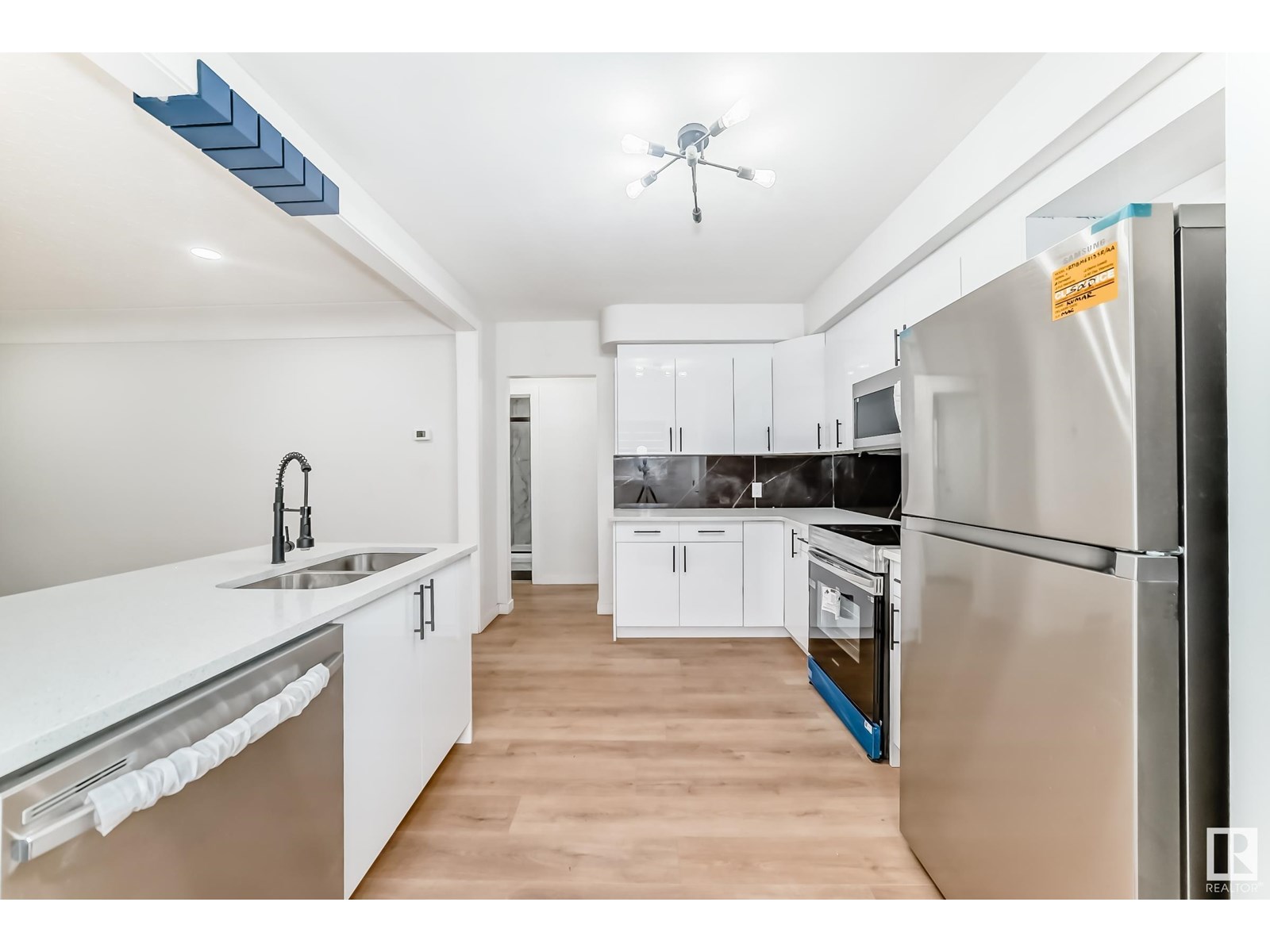 Photo 18 of 12027 69 St Nw, Edmonton AB