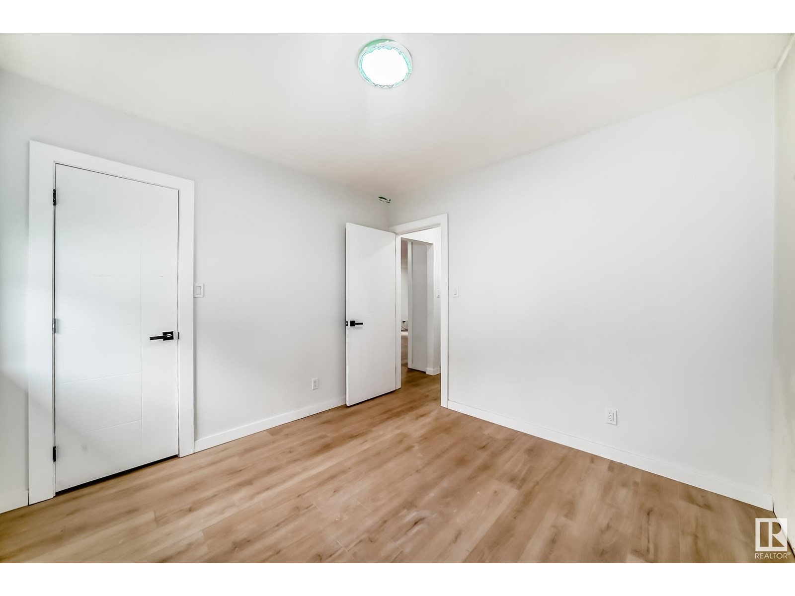 Photo 42 of 12027 69 St Nw, Edmonton AB