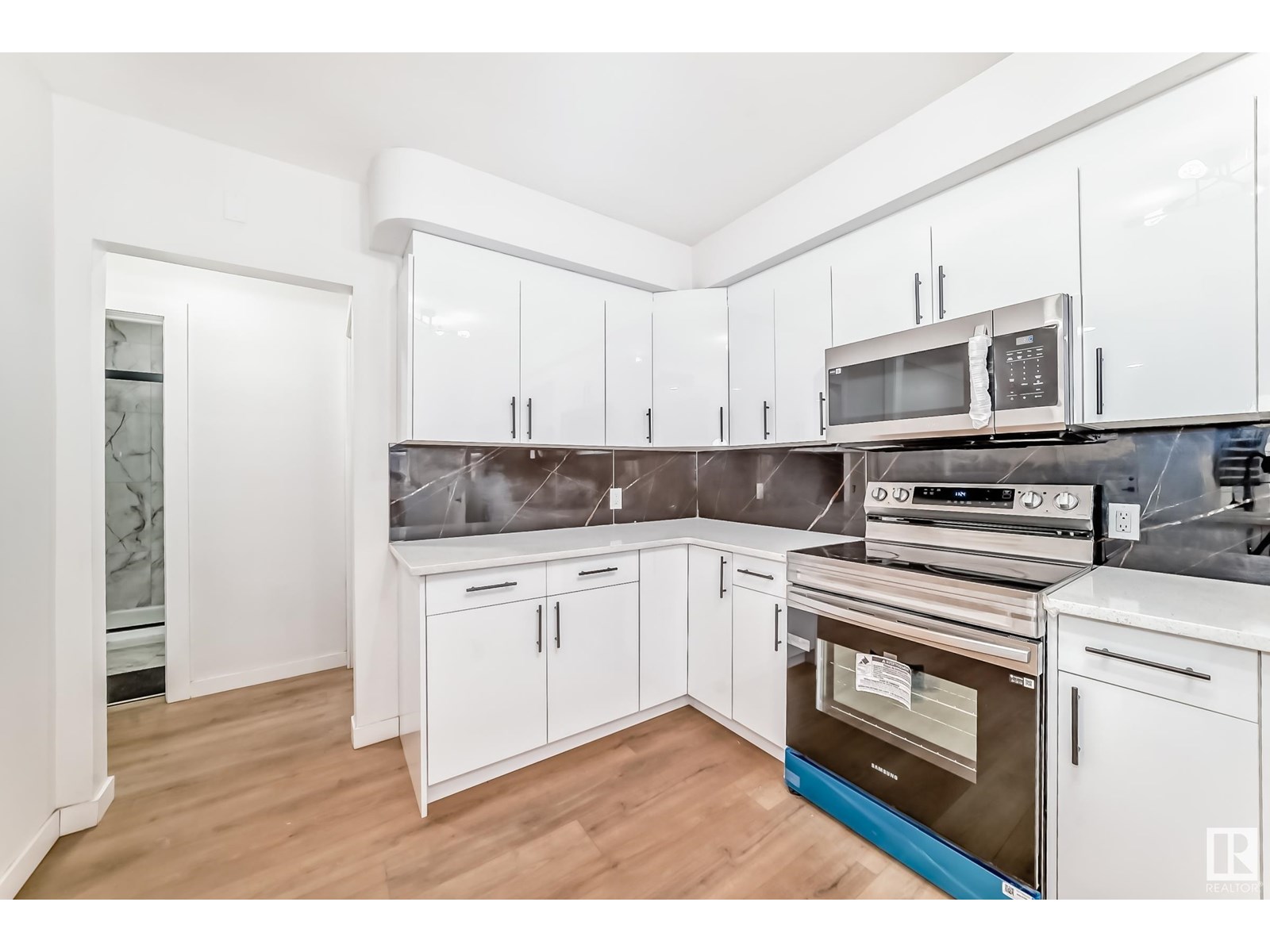 Photo 33 of 12027 69 St Nw, Edmonton AB