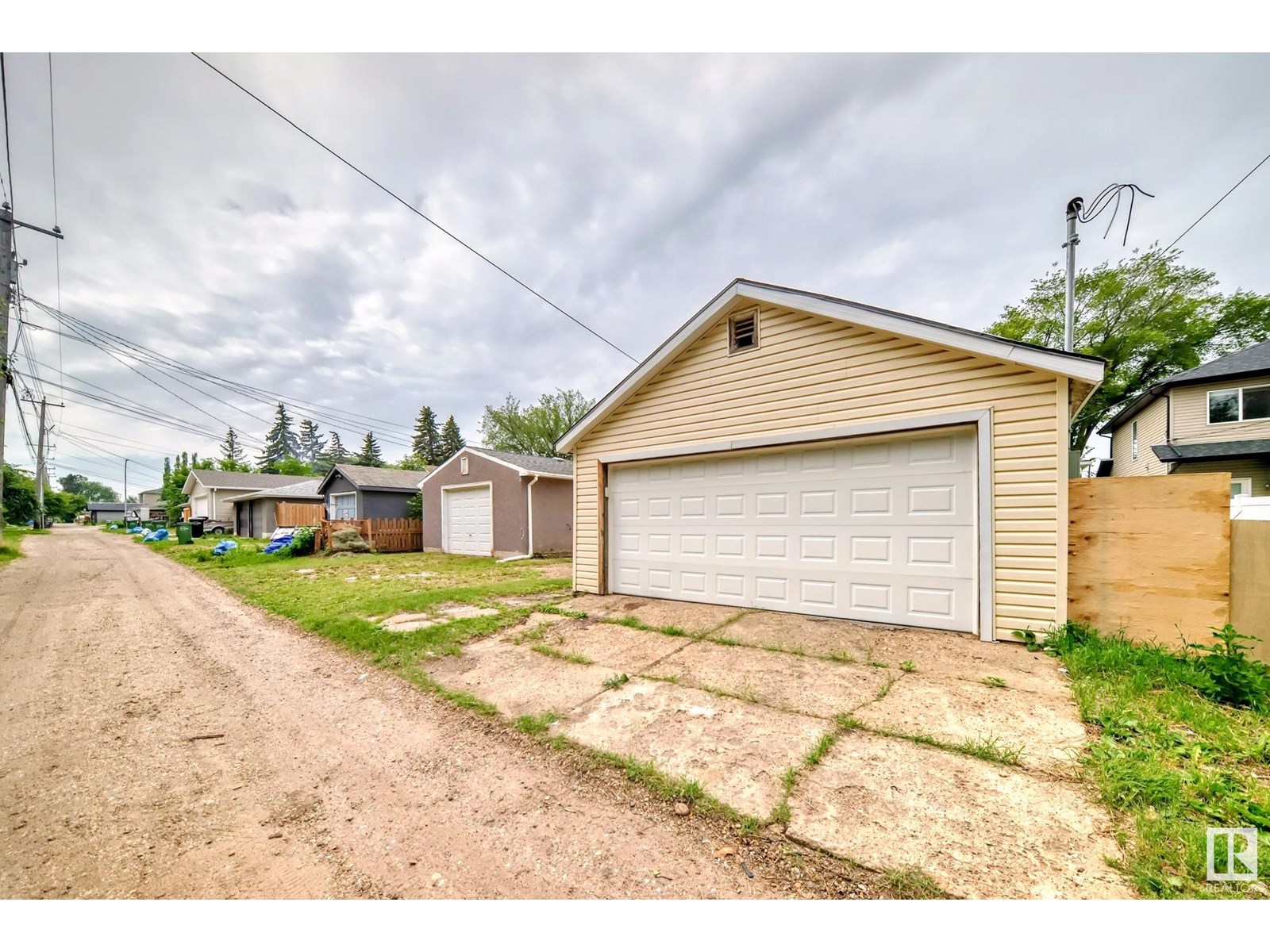 Photo 38 of 12027 69 St Nw, Edmonton AB
