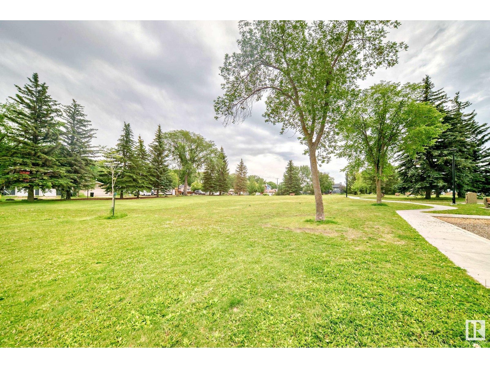 Photo 34 of 12027 69 St Nw, Edmonton AB