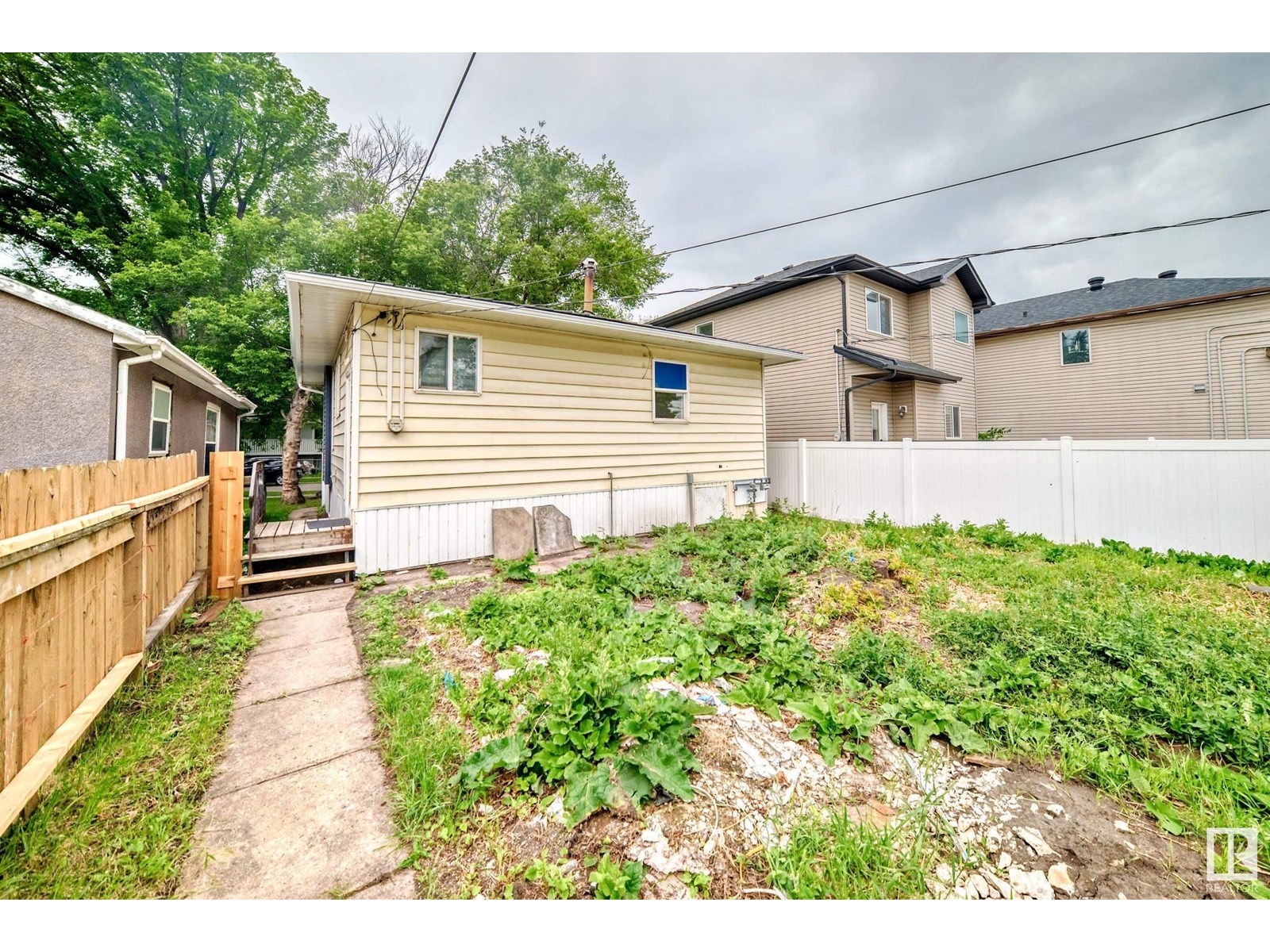Photo 22 of 12027 69 St Nw, Edmonton AB