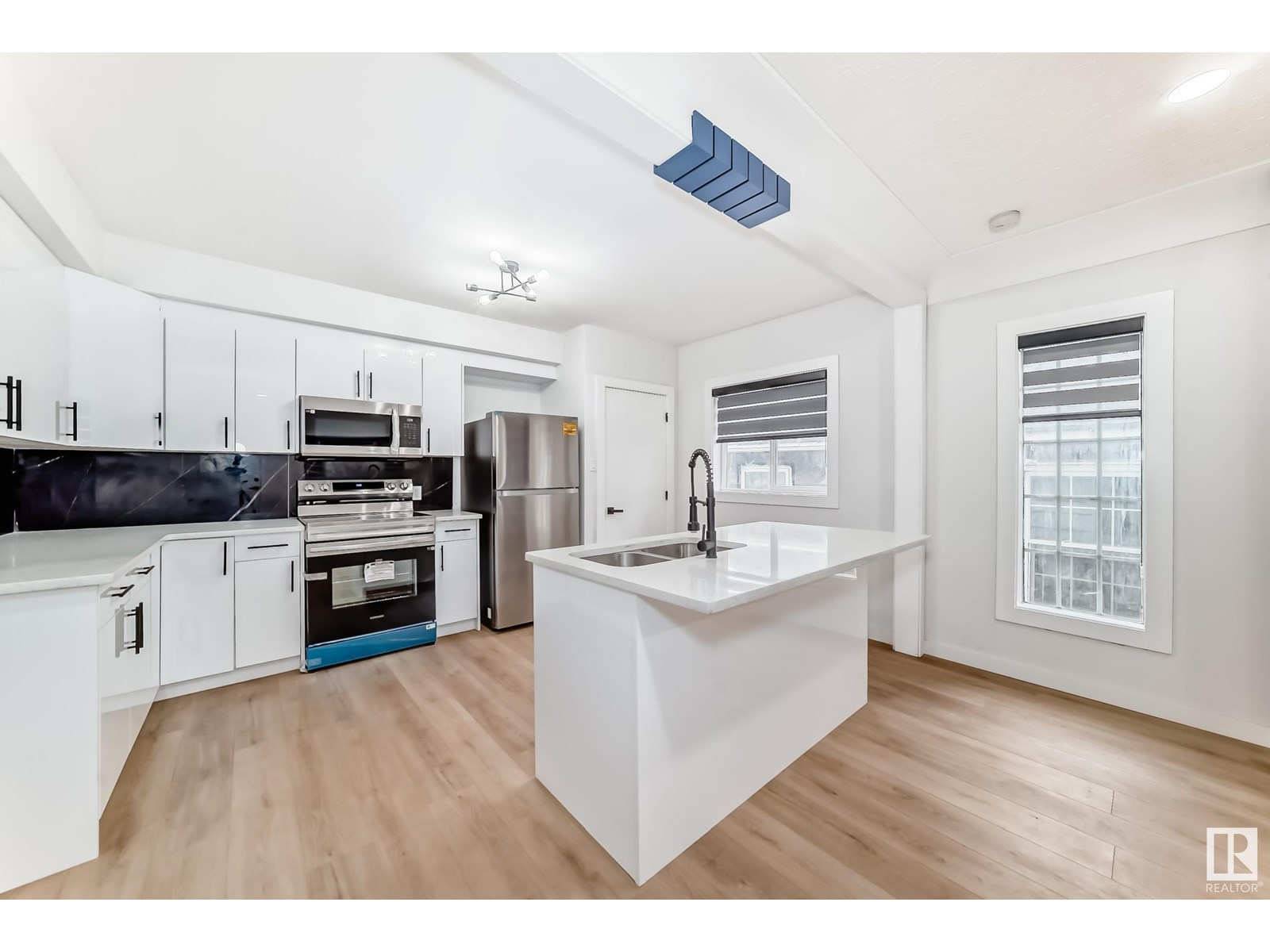 Photo 31 of 12027 69 St Nw, Edmonton AB