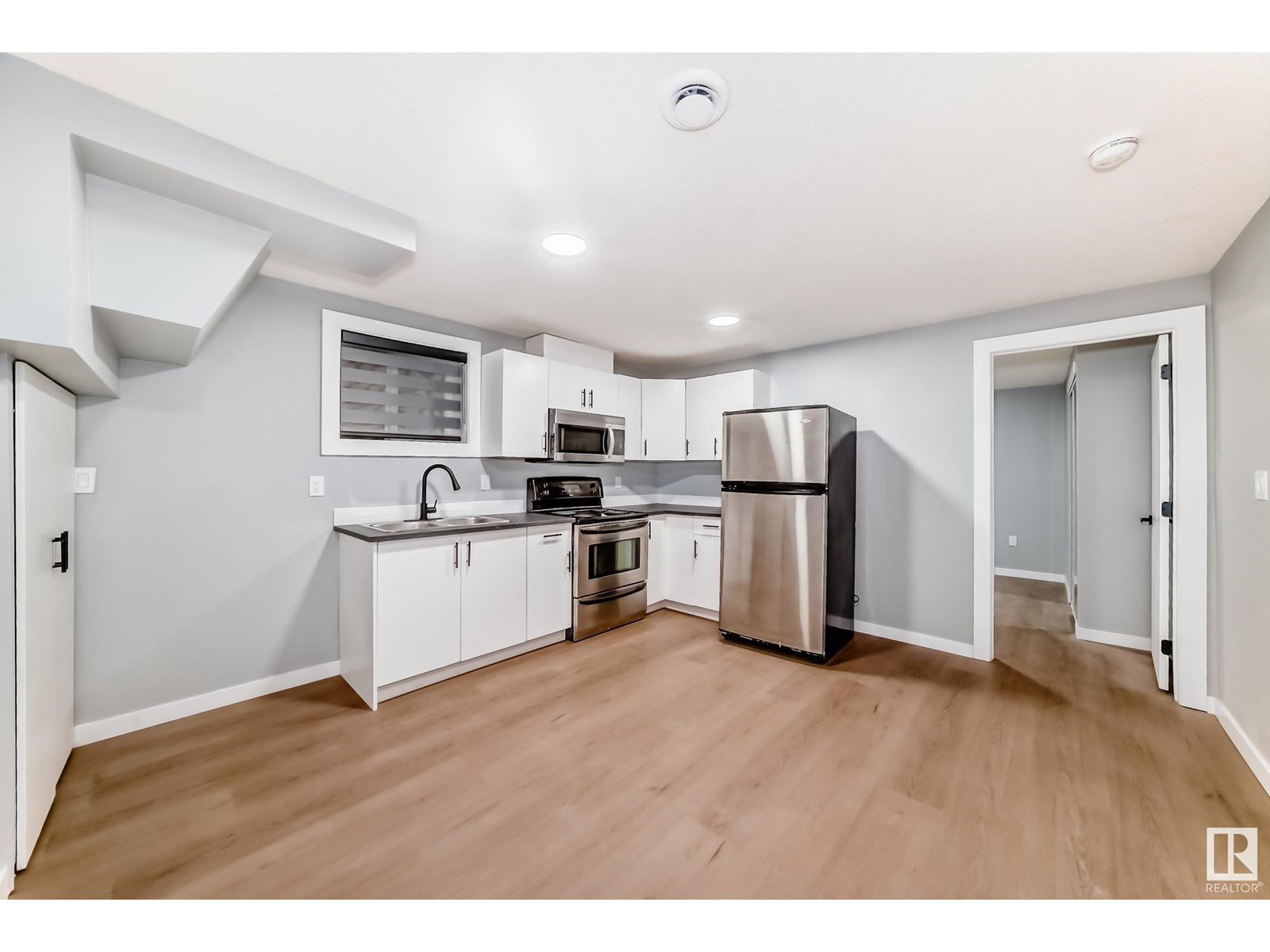 Photo 13 of 12027 69 St Nw, Edmonton AB