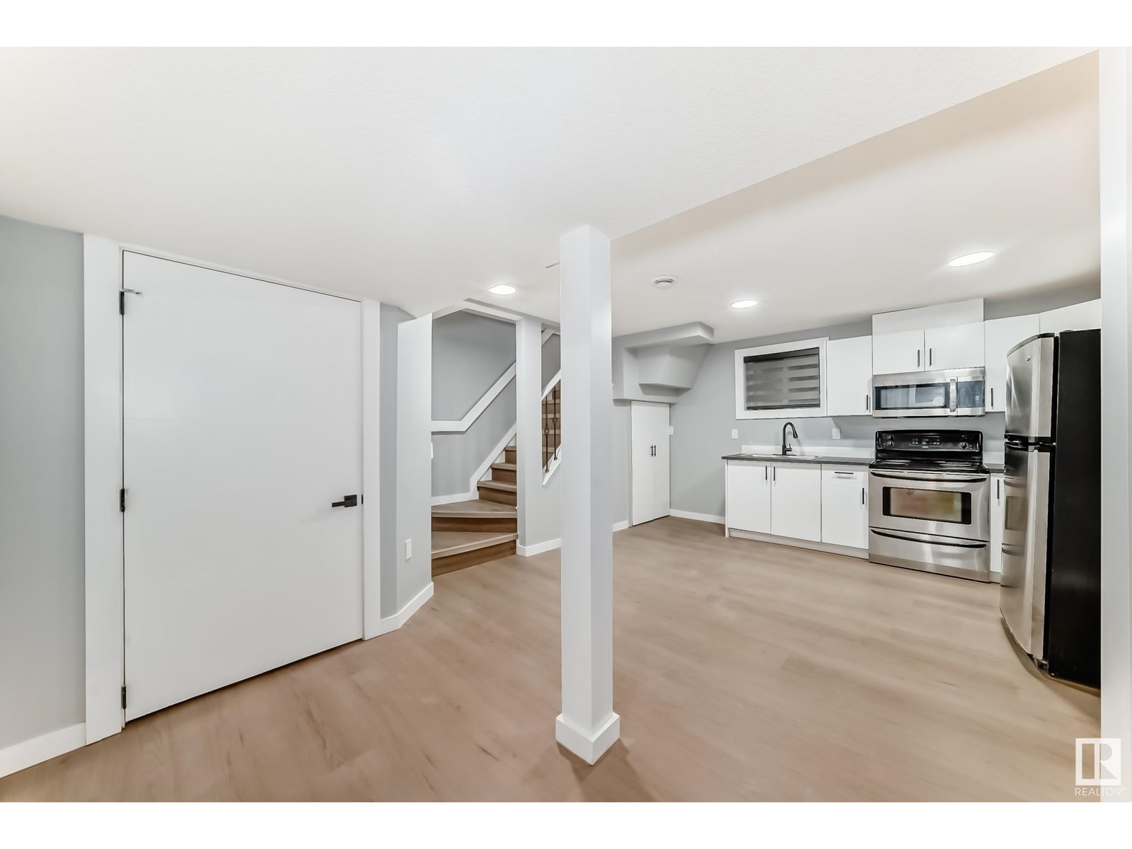 Photo 24 of 12027 69 St Nw, Edmonton AB