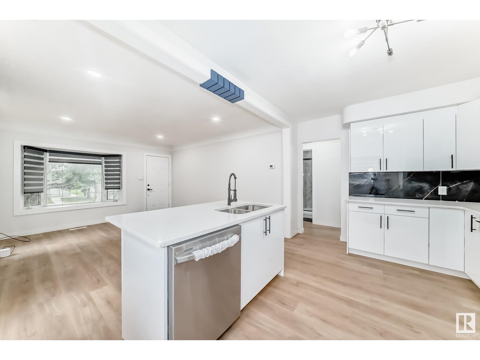 Photo 2 of 12027 69 St Nw, Edmonton AB