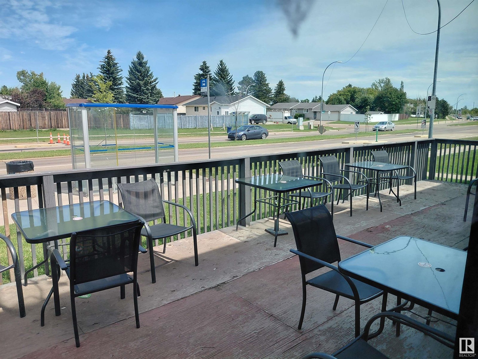 Photo 4 of 615 Hermitage Rd Nw Ne, Edmonton AB