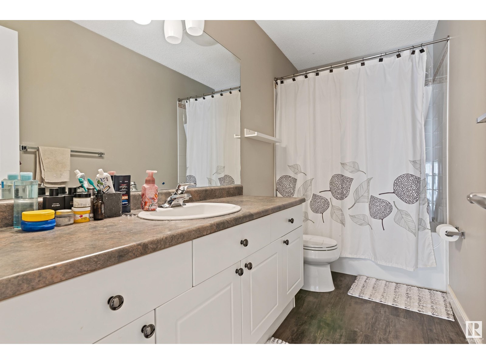 Photo 10 of 1853 Tomlinson Wy Nw, Edmonton AB