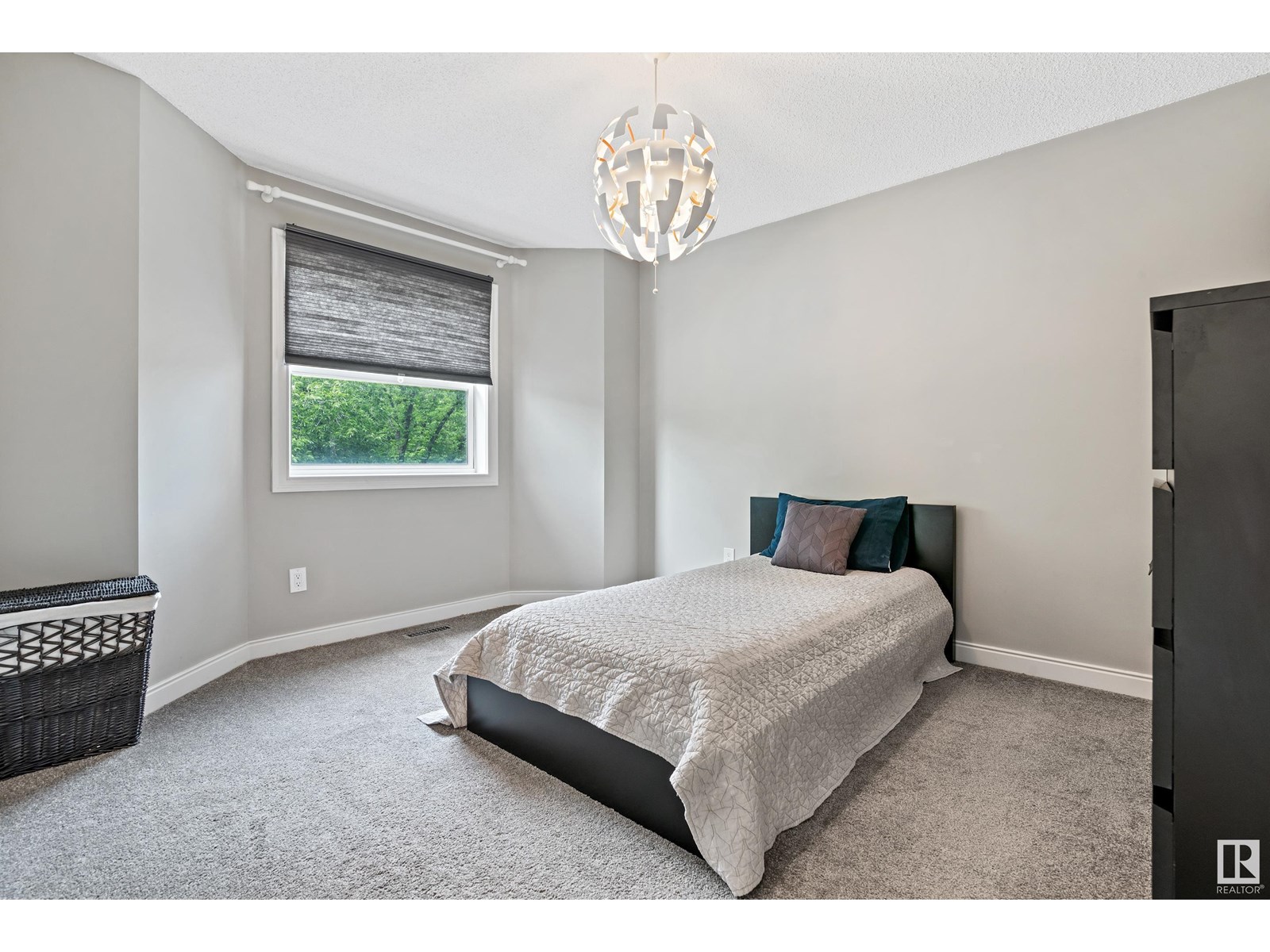 Photo 15 of 1853 Tomlinson Wy Nw, Edmonton AB