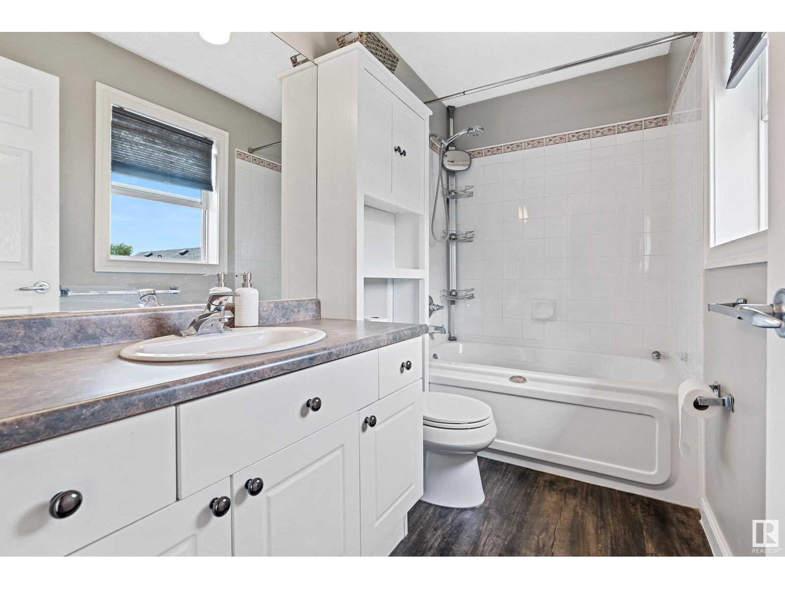 Photo 7 of 1853 Tomlinson Wy Nw, Edmonton AB