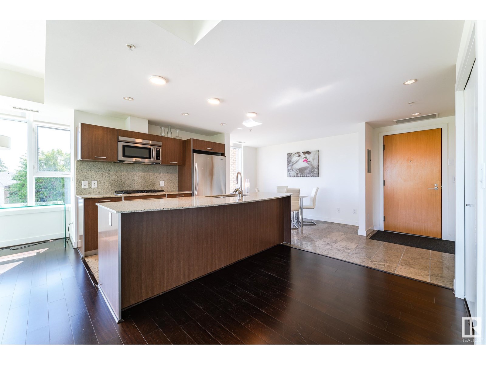 Photo 5 of 306 2510 109 St Nw, Edmonton AB