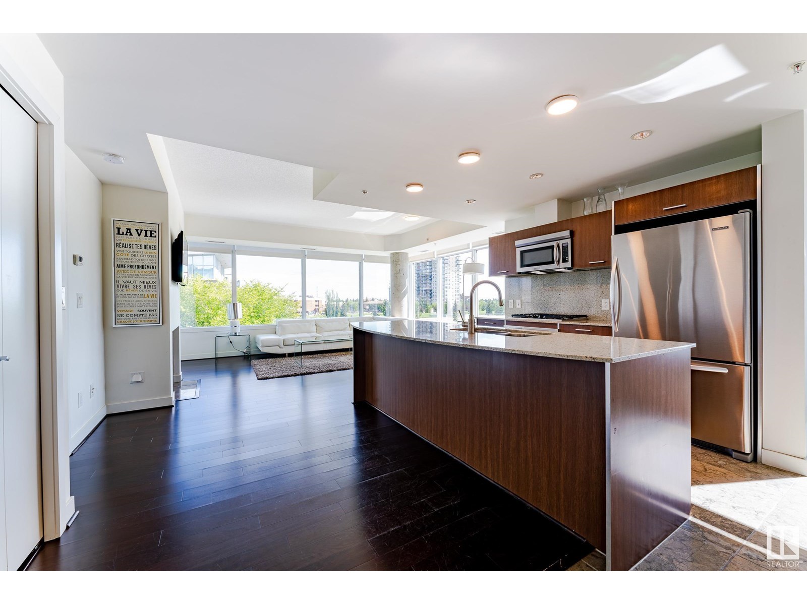 Photo 6 of 306 2510 109 St Nw, Edmonton AB