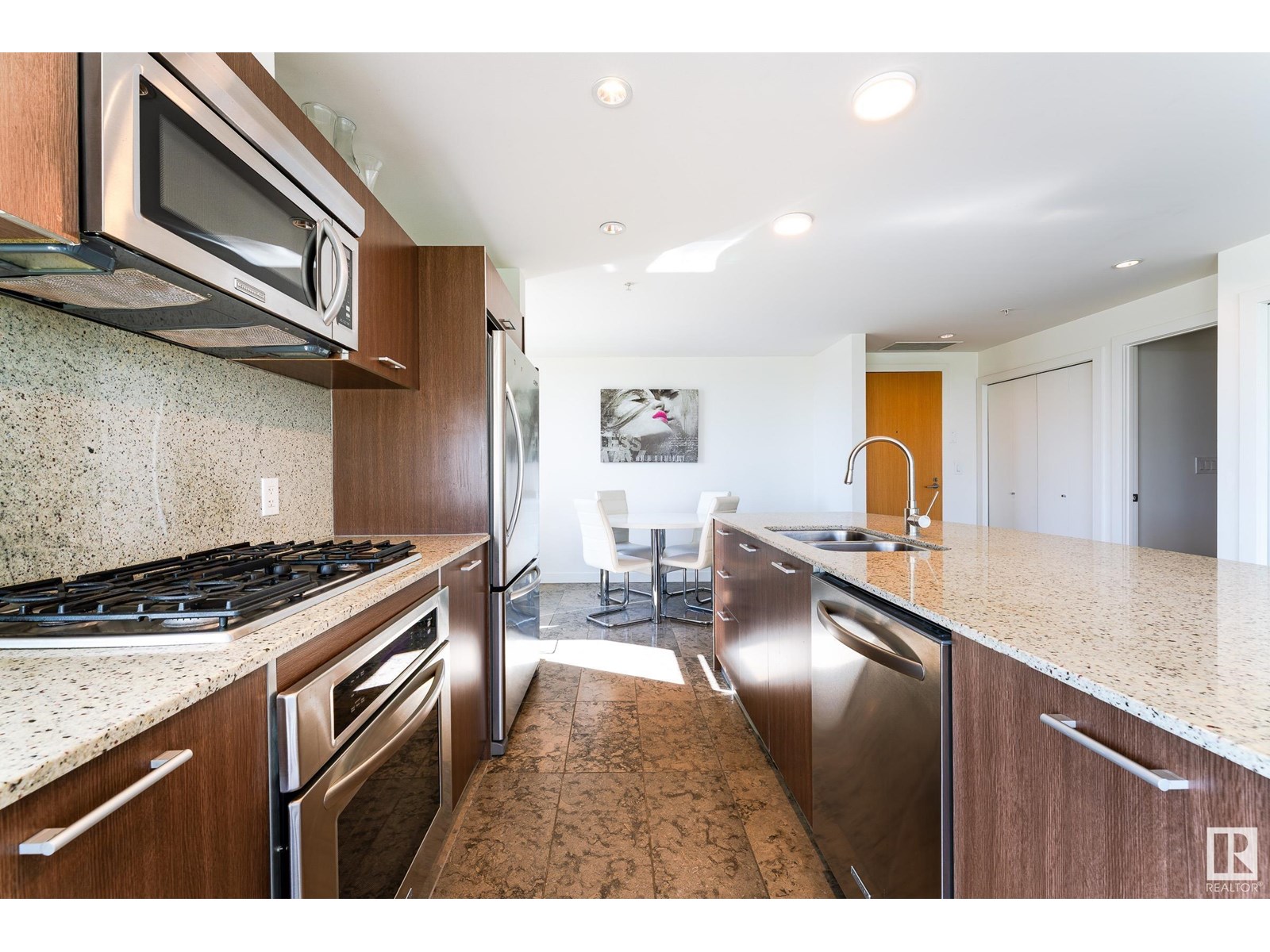 Photo 7 of 306 2510 109 St Nw, Edmonton AB
