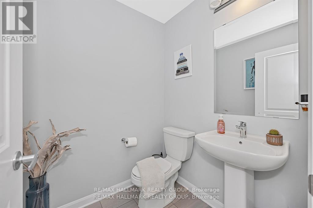 Photo 3 of 568 Prominence Way, Ottawa ON