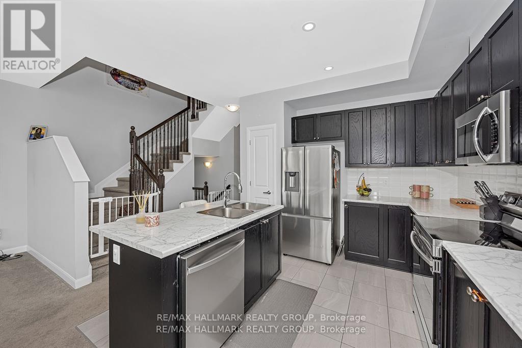 Photo 5 of 568 Prominence Way, Ottawa ON