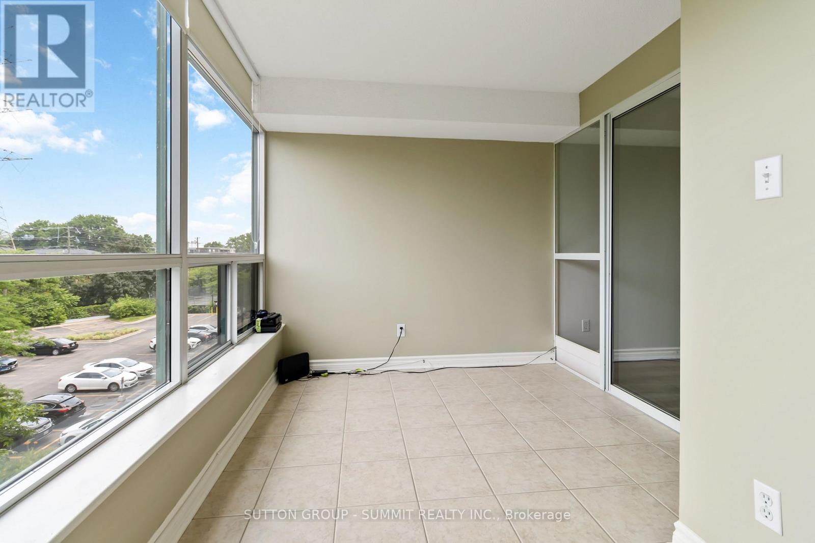 Photo 37 of 412 1276 Maple Crossing Boulevard, Burlington ON