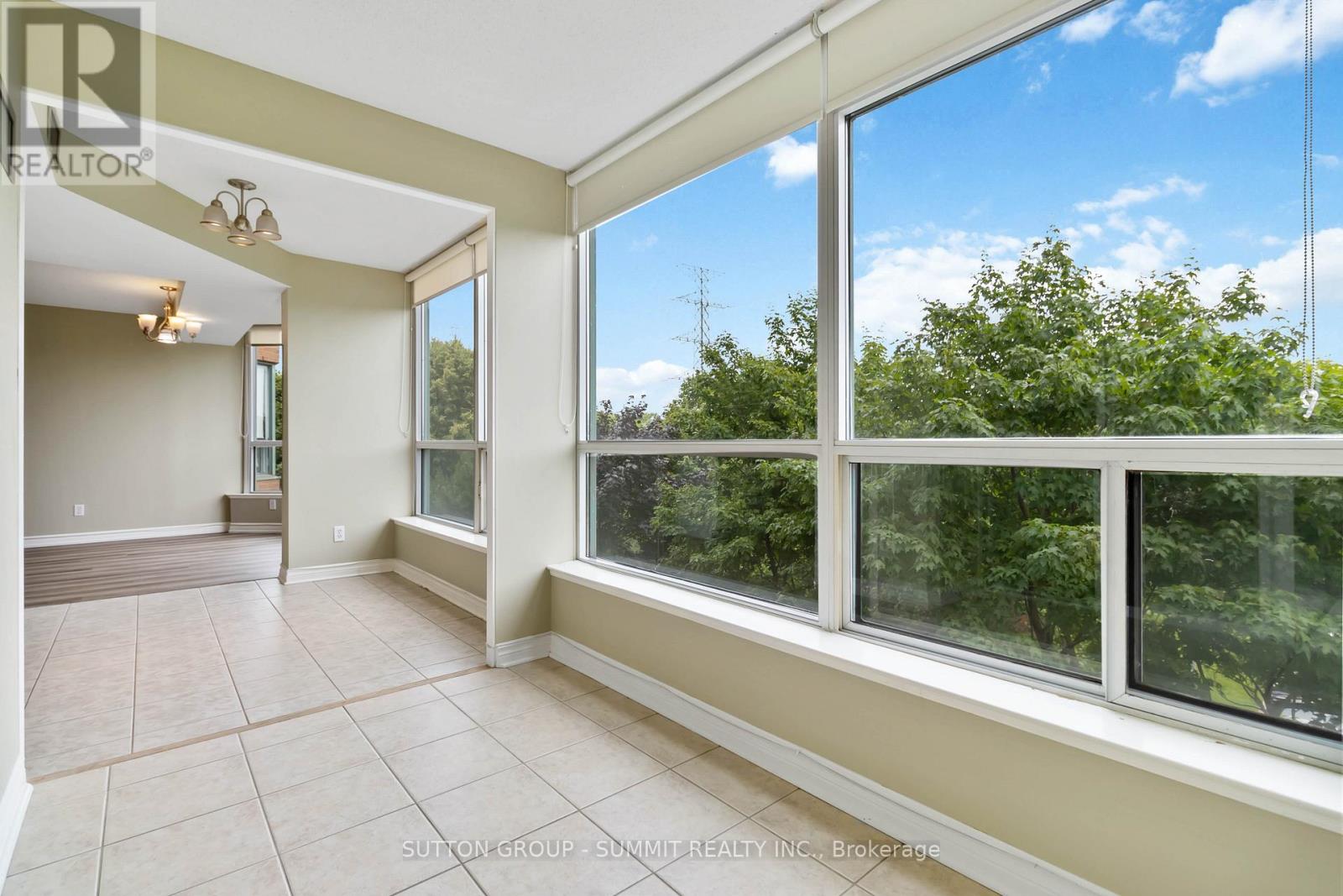 Photo 3 of 412 1276 Maple Crossing Boulevard, Burlington ON