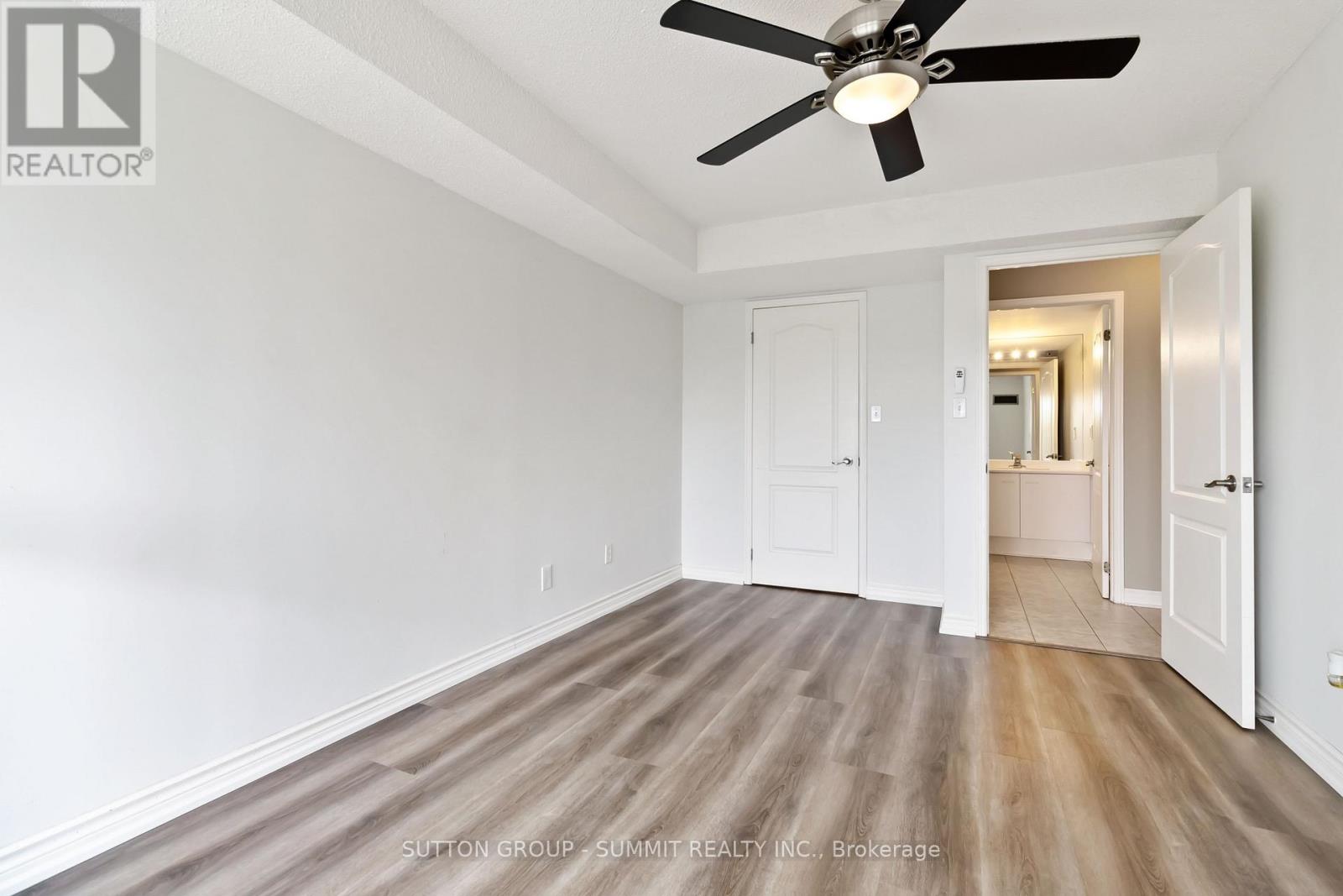 Photo 32 of 412 1276 Maple Crossing Boulevard, Burlington ON
