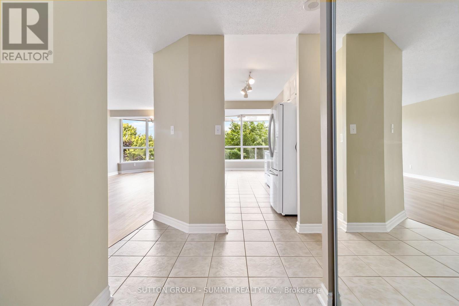Photo 12 of 412 1276 Maple Crossing Boulevard, Burlington ON