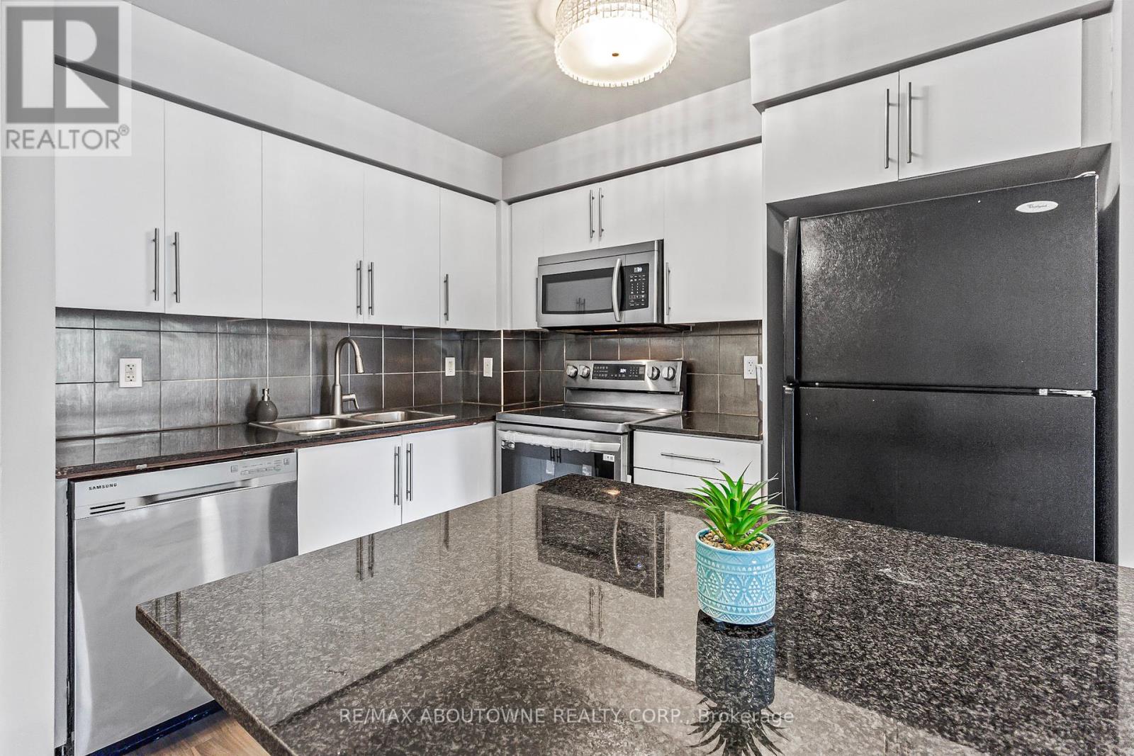 Photo 20 of 401 310 Burnhamthorpe Road W, Mississauga ON
