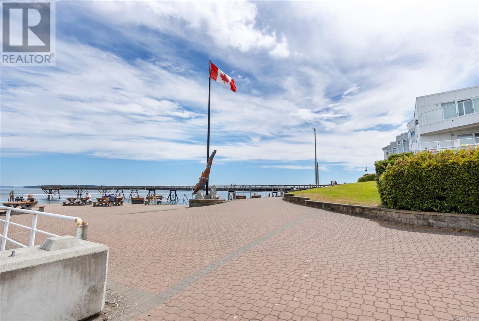 2471 Bevan Ave, Sidney