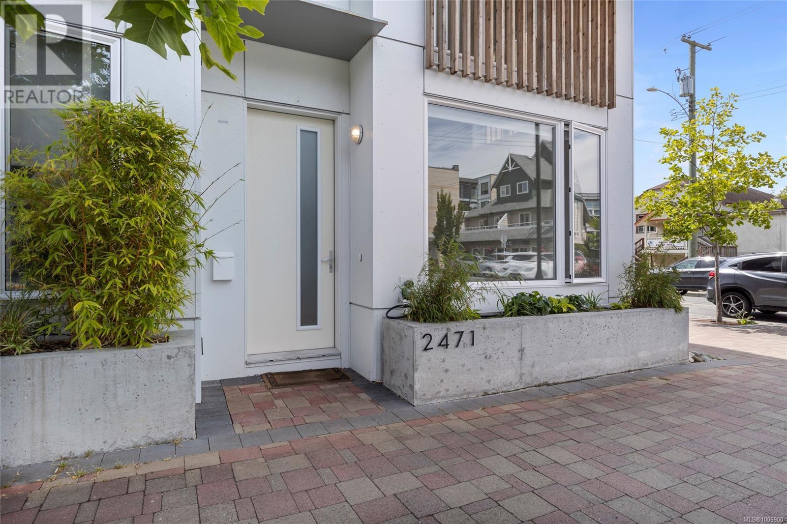 2471 Bevan Ave, Sidney