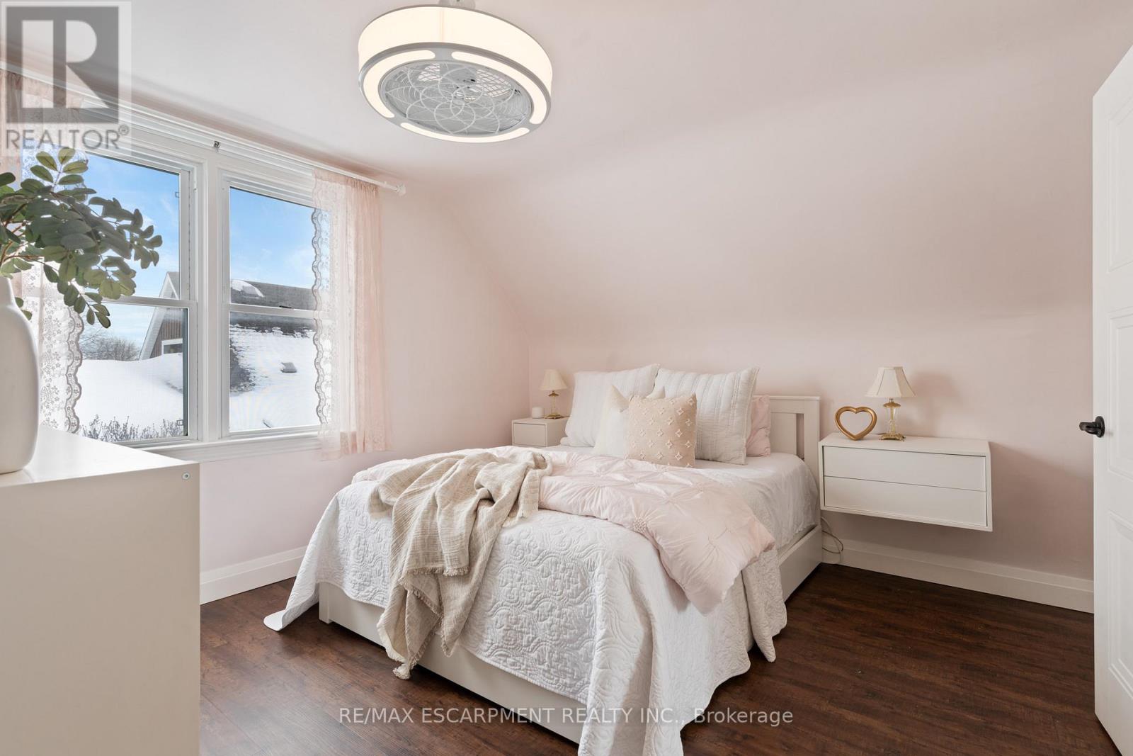 Photo 17 of 18 Flanders Avenue, St Catharines ON