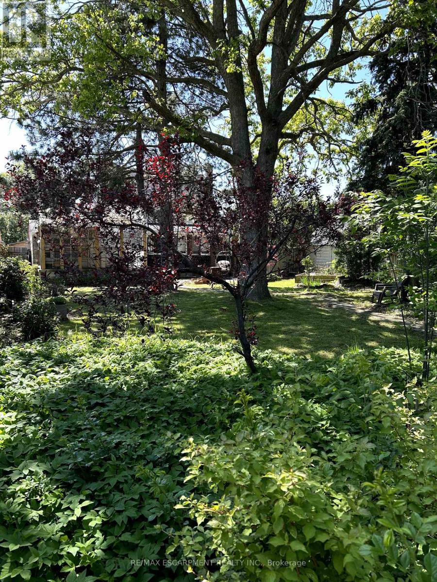 Photo 21 of 18 Flanders Avenue, St Catharines ON