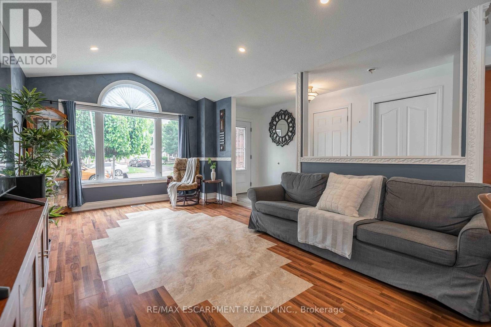 Photo 41 of 30 Glengary Crescent, Haldimand ON