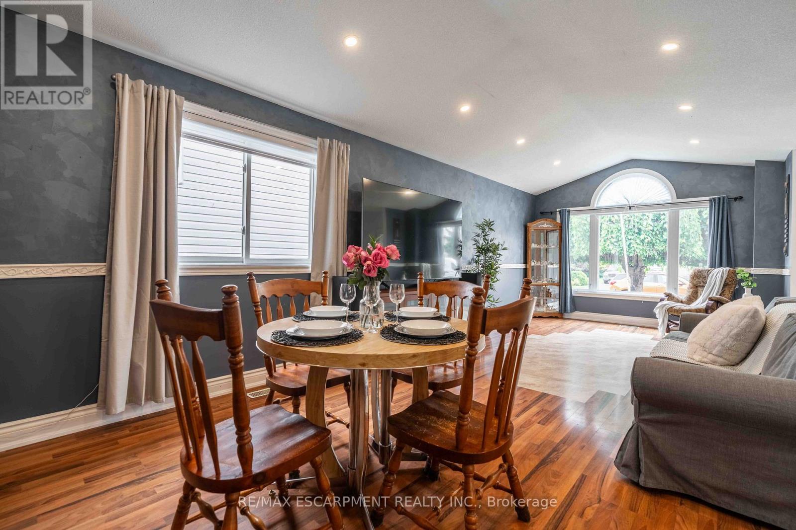 Photo 25 of 30 Glengary Crescent, Haldimand ON