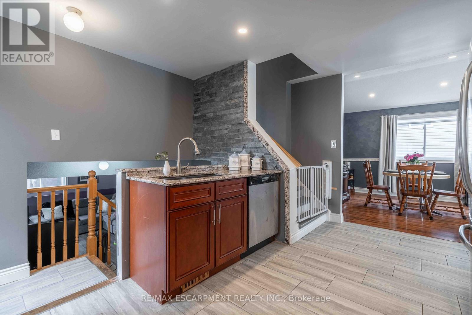 Photo 47 of 30 Glengary Crescent, Haldimand ON
