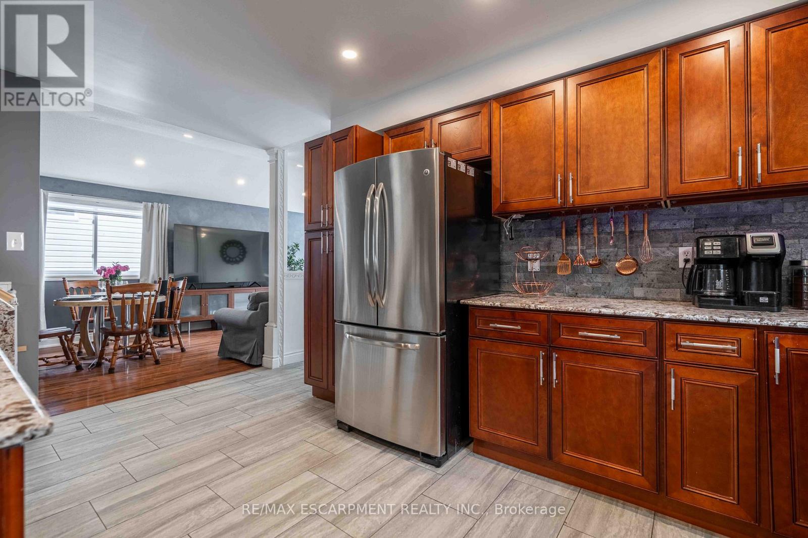 Photo 8 of 30 Glengary Crescent, Haldimand ON