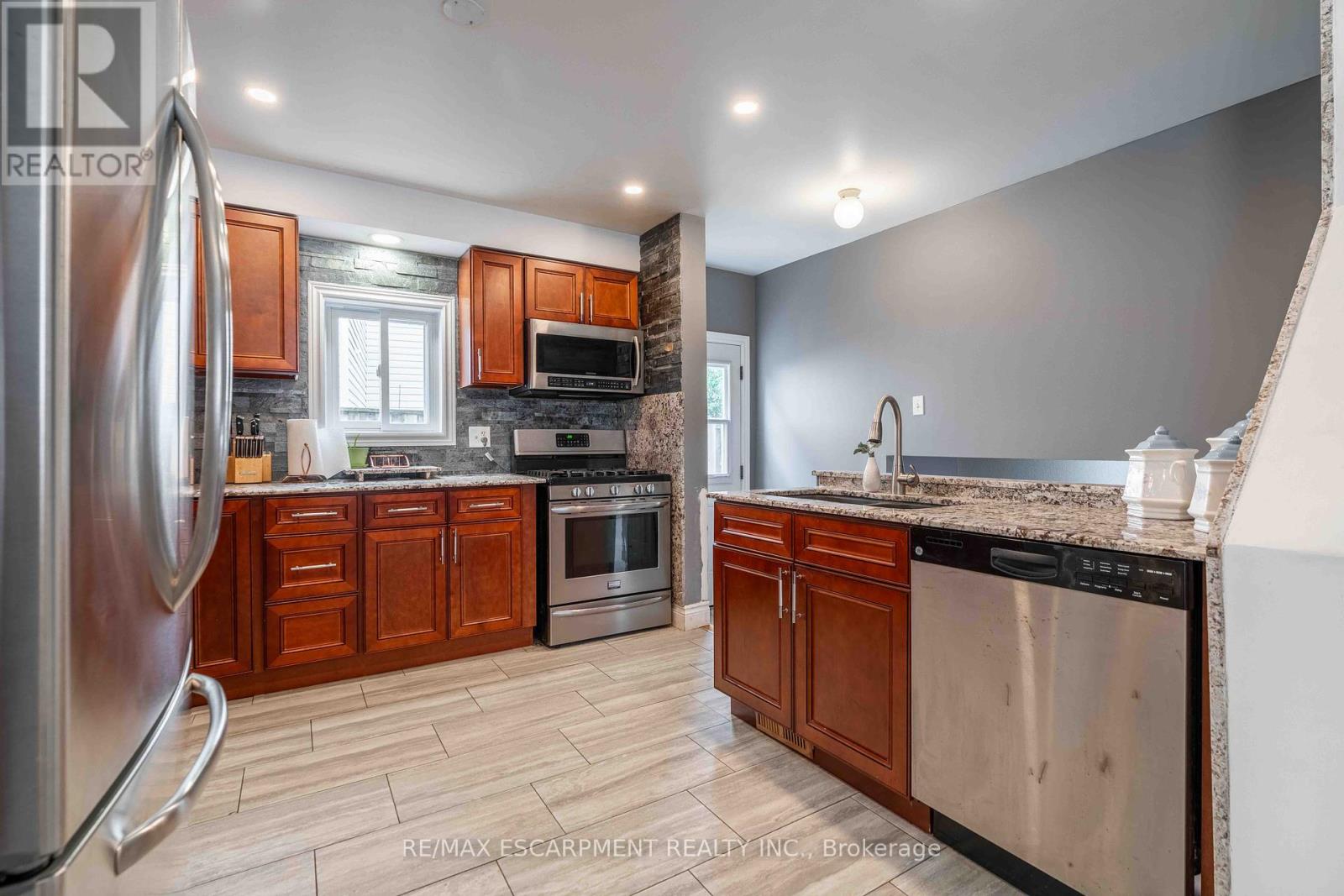 Photo 50 of 30 Glengary Crescent, Haldimand ON