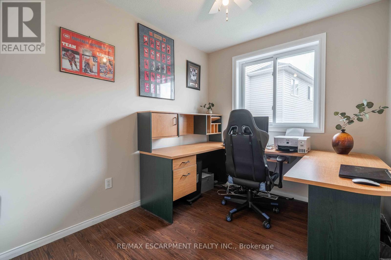 Photo 16 of 30 Glengary Crescent, Haldimand ON